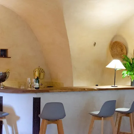 Du Colombeyras Bed & Breakfast *
